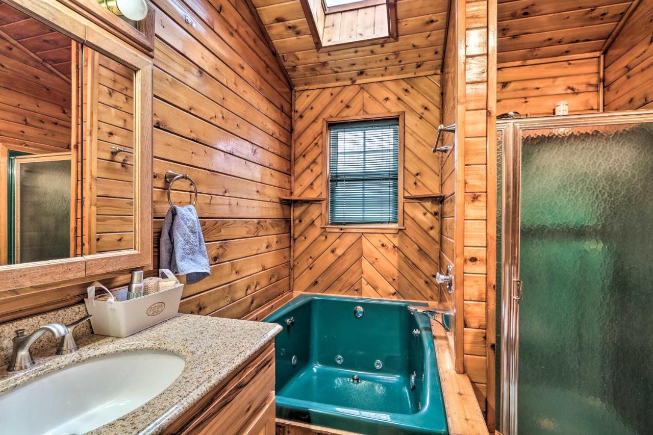 Henryville Home With Hot Tub About 5 Mi To Camelback! Extérieur photo